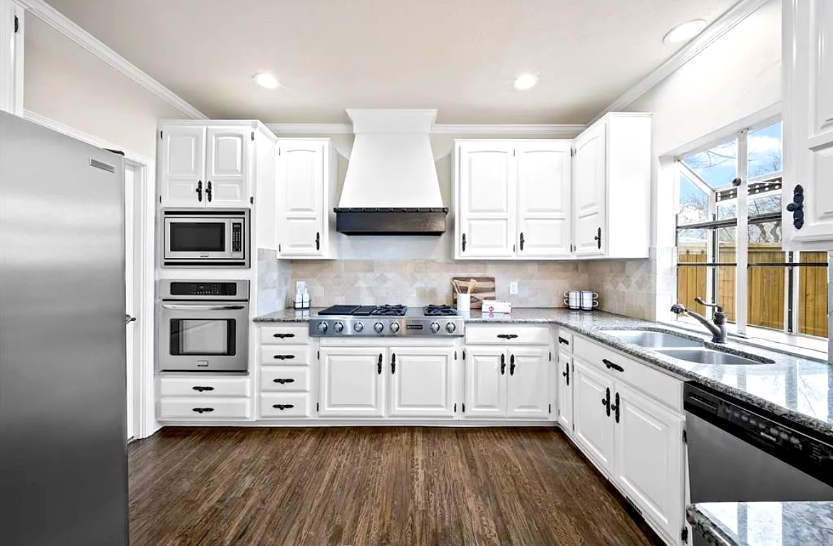 White shaker cabinet kitchen remodel with granite island by Lorett's Remodeling and Construction in Tulsa, OK